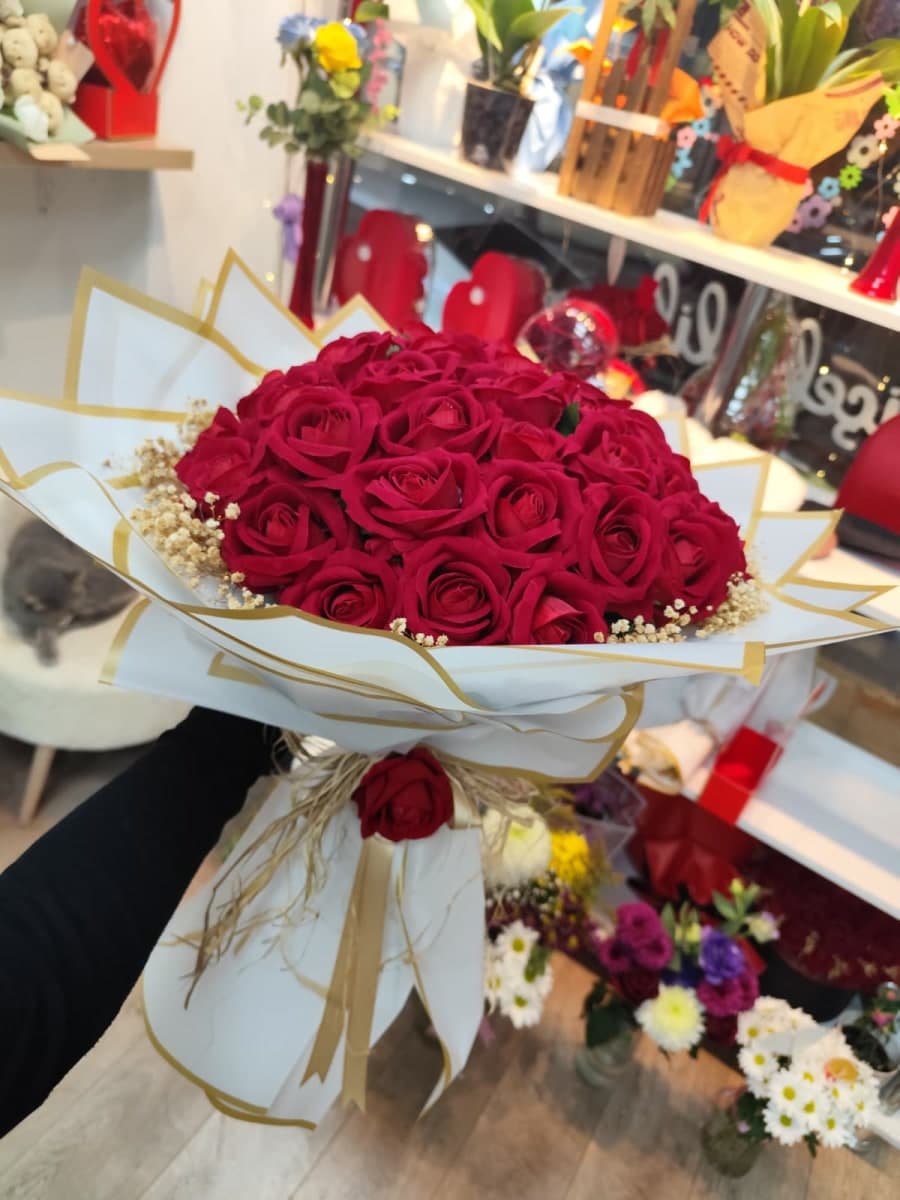 41 Adet Kırmızı Kadife Gül Buketi - Tutkulu & Görkemli Aşk Aranjmanı
