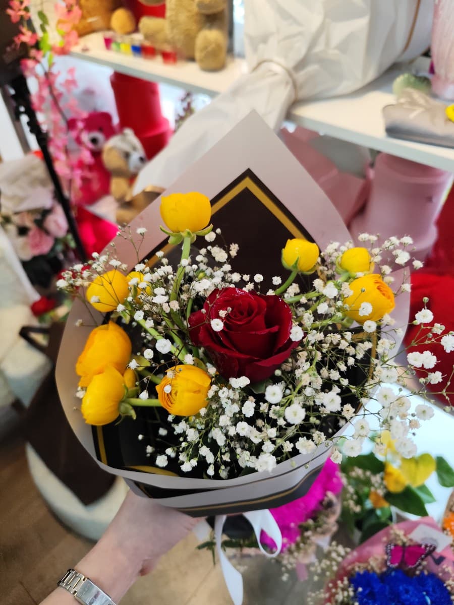 TEK GÜL VE ARAJMAN